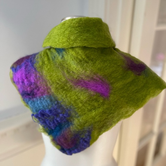 Hand crafted merino wool felted scarf - Picture 5 of 6